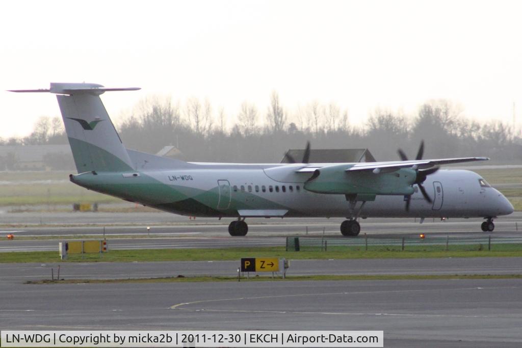 LN-WDG, 2009 Bombardier DHC-8-402 Dash 8 C/N 4266, Taxiing