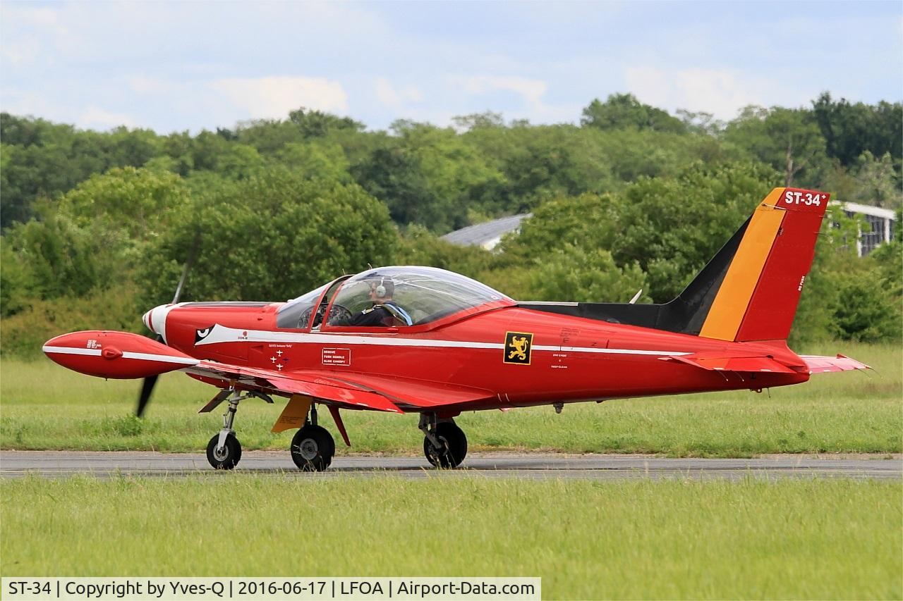 ST-34, SIAI-Marchetti SF-260MB C/N 10-34, Belgian Red Devil Team SIAI-Marchetti SF-260M, Taxiing to holding point rwy 24, Avord Air Base 702 (LFOA) Open day 2016