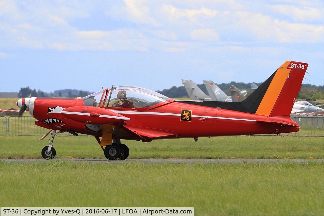 ST-36, SIAI-Marchetti SF-260M C/N 10-36, Belgian Red Devil Team SIAI-Marchetti SF-260M, Taxiing to holding point rwy 24, Avord Air Base 702 (LFOA) Open day 2016