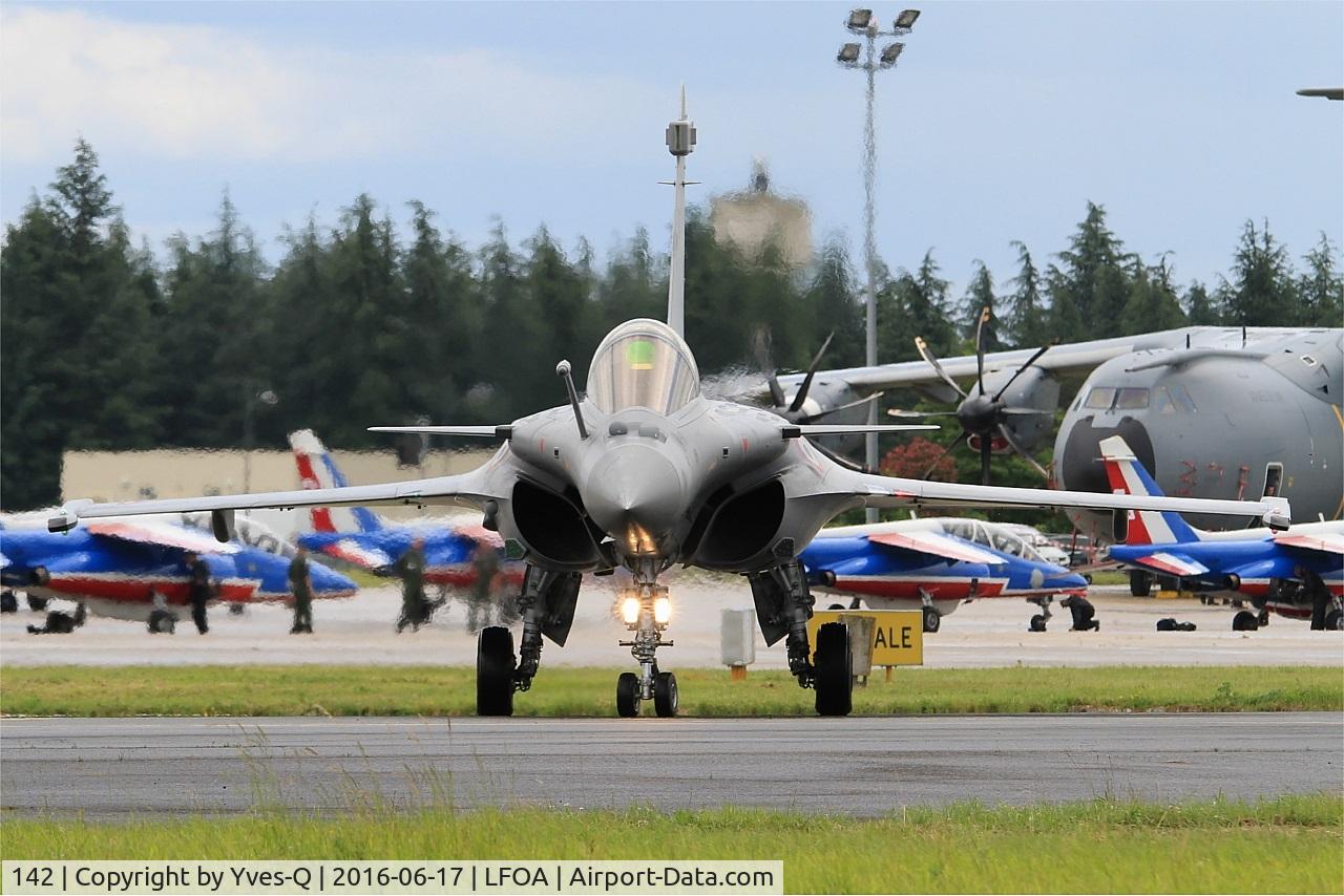 142, 2013 Dassault Rafale C C/N 142, Dassault Rafale C, Taxiing to holding point rwy 24, Avord Air Base 702 (LFOA) Open day 2016