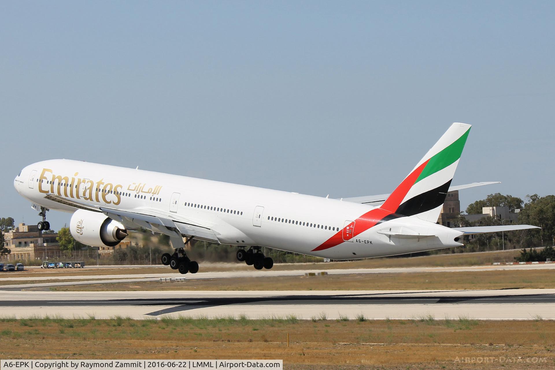 A6-EPK, 2016 Boeing 777-31H/ER C/N 42330/1379, B777 A6-EPK Emirates Airlines