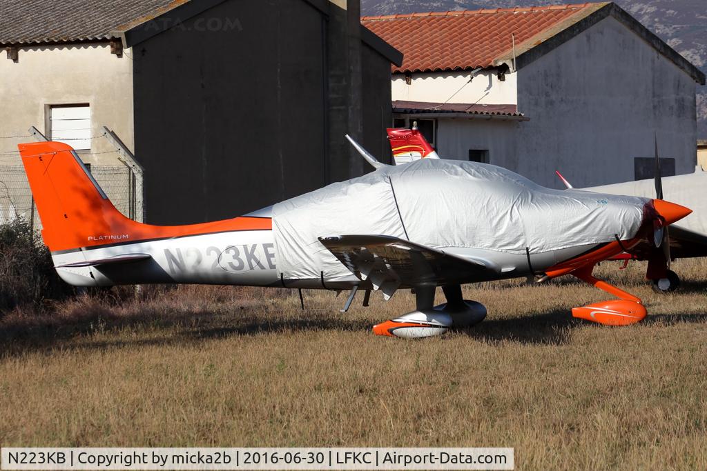N223KB, 2015 Cirrus SR-22T G5-GTS Platinum C/N 1186, Parked