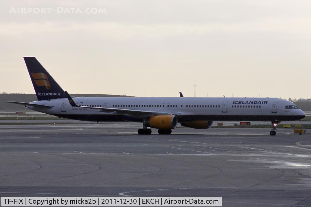 TF-FIX, 2002 Boeing 757-308 C/N 29434, Taxiing