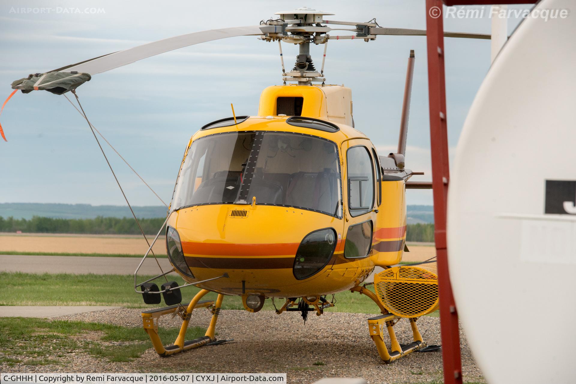 C-GHHH, 2000 Aerospatiale AS-350B-2 Ecureuil C/N 3270, Parked for the night fighting forest fires.
