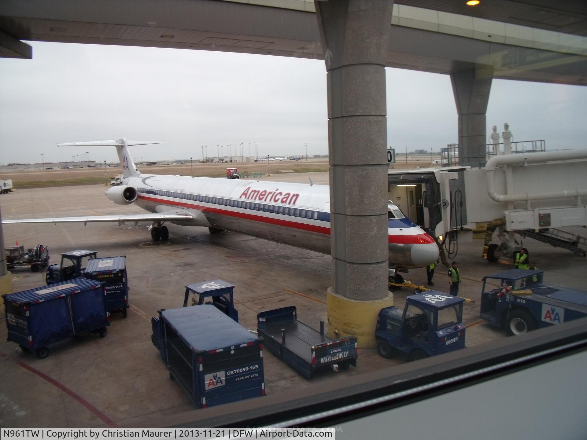 N961TW, 1999 McDonnell Douglas MD-83 (DC-9-83) C/N 53611, American MD-83