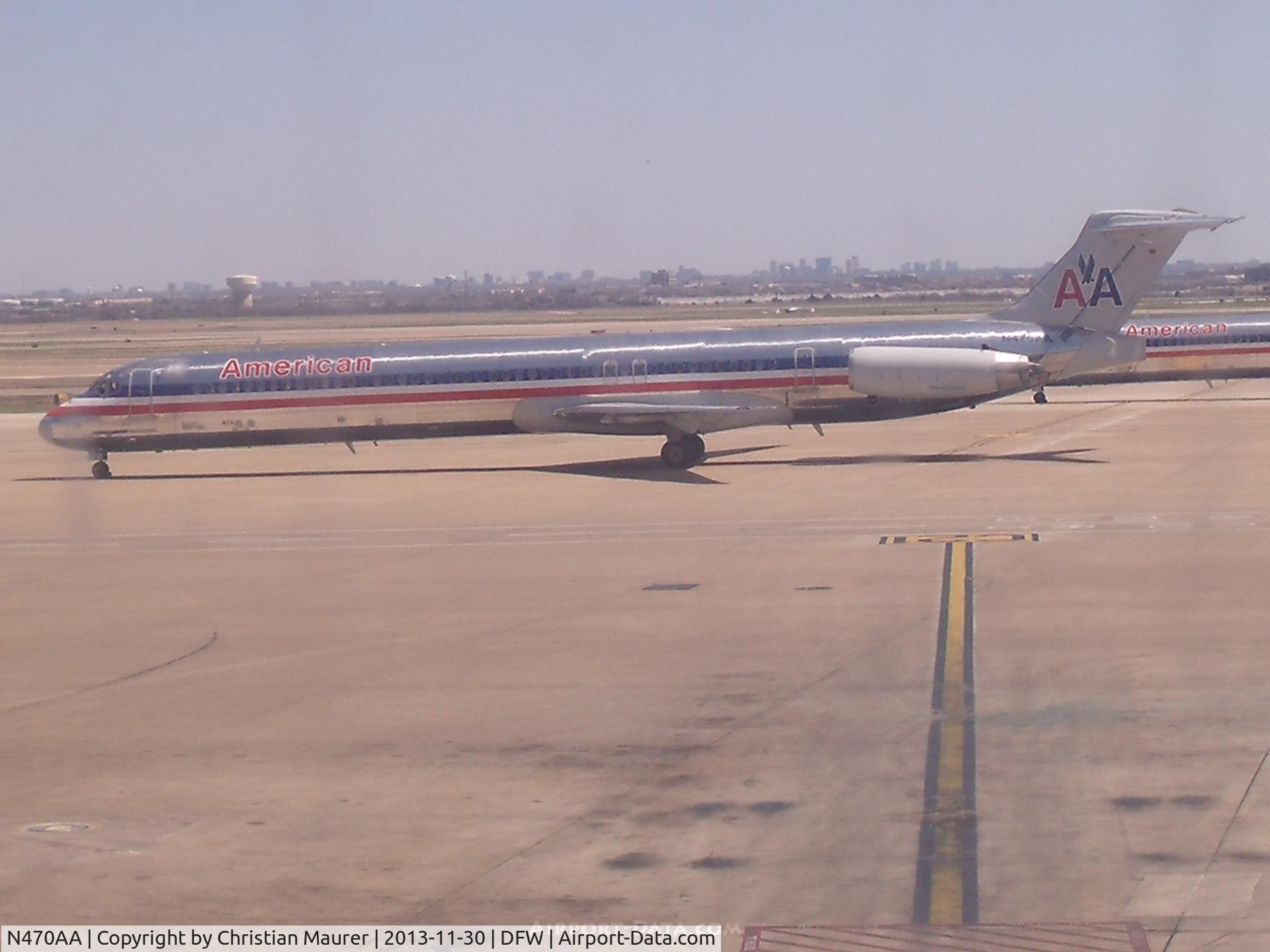 N470AA, 1988 McDonnell Douglas MD-82 (DC-9-82) C/N 49600, MADDOG 80