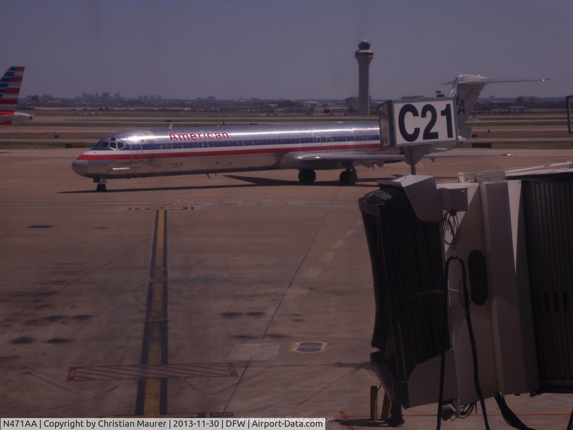 N471AA, 1988 McDonnell Douglas MD-82 (DC-9-82) C/N 49601, MADDOG coming in to pick me up