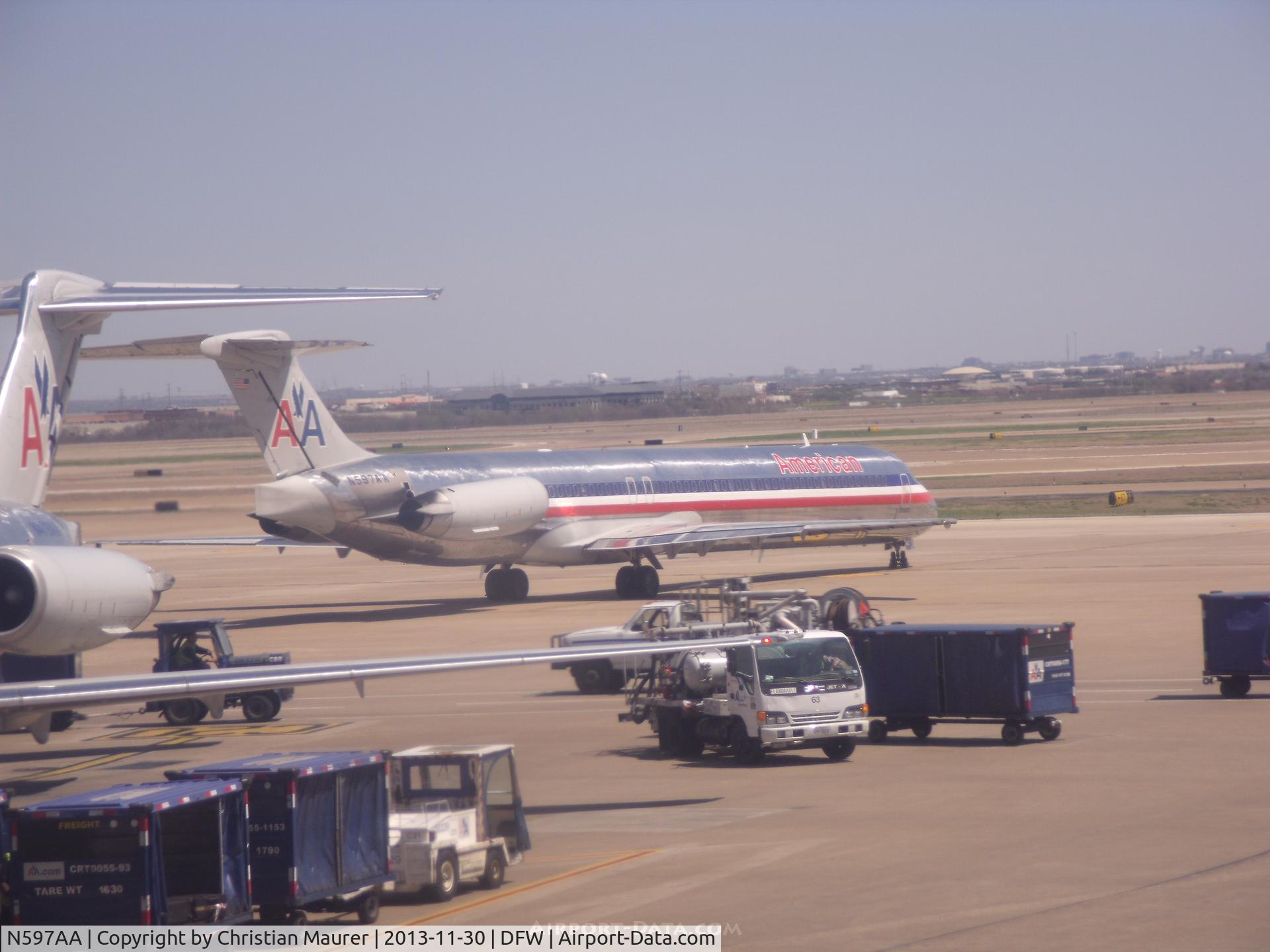 N597AA, 1992 McDonnell Douglas MD-83 (DC-9-83) C/N 53287, SUPER 80 leaving DFW