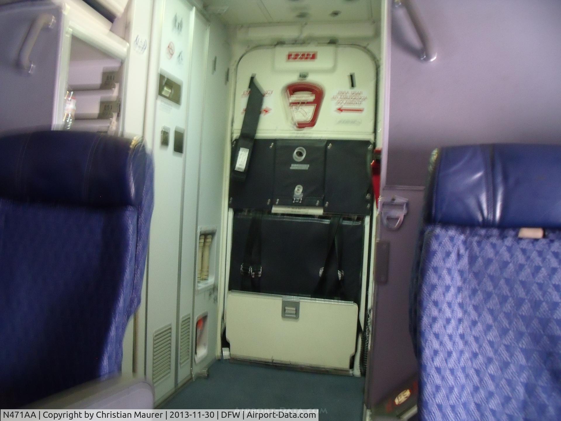 N471AA, 1988 McDonnell Douglas MD-82 (DC-9-82) C/N 49601, American Airlines Maddog 80 TAIL door