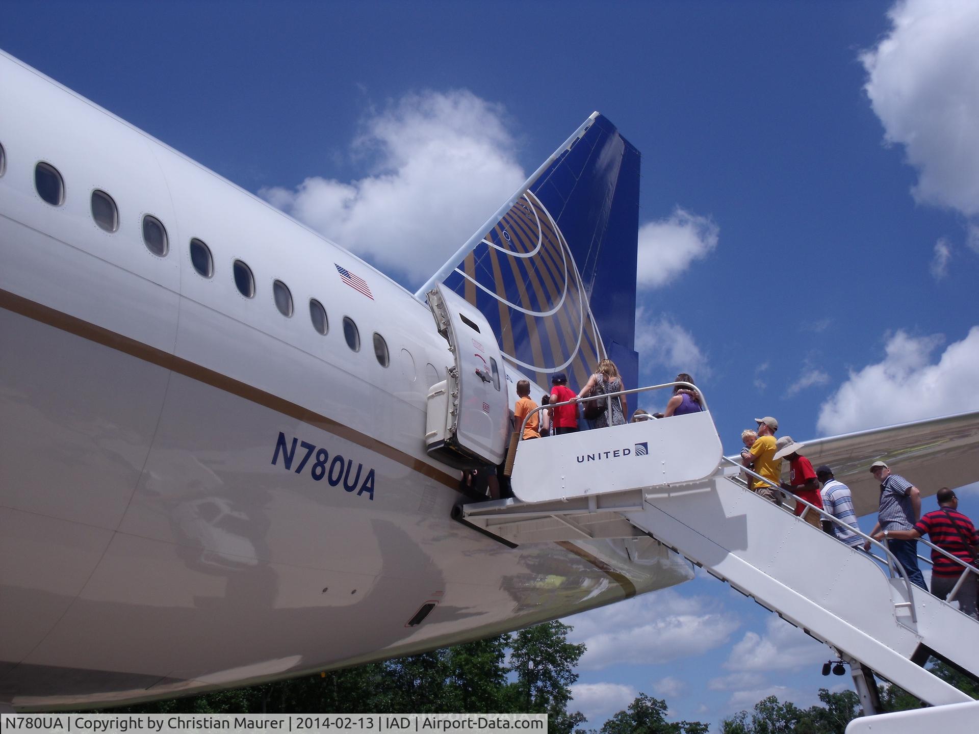 N780UA, 1996 Boeing 777-222 C/N 26944, United 777-222 TAIL