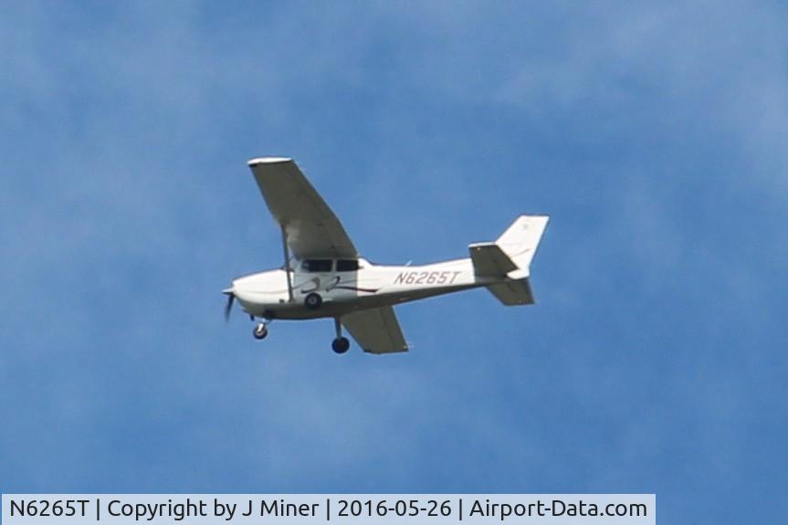 N6265T, 2008 Cessna 172S Skyhawk SP C/N 172S10733, Flying over Sleepy Hollow, IL.