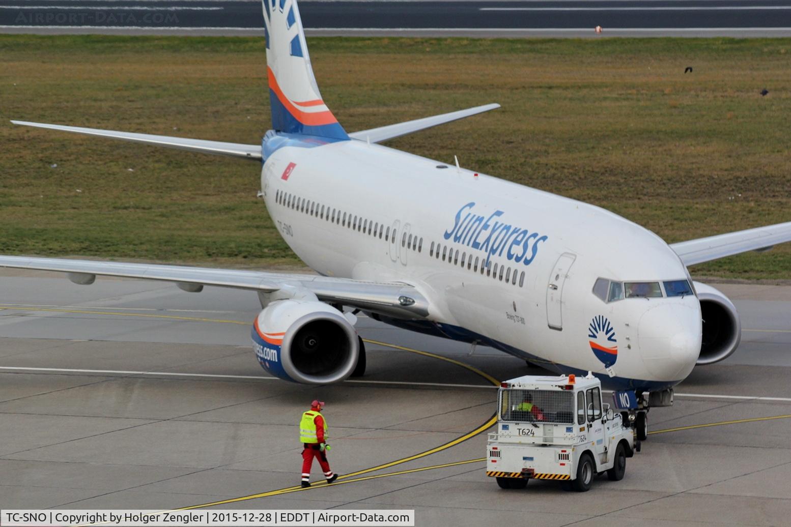 TC-SNO, 2010 Boeing 737-8HC C/N 40776, Push back ceremony....