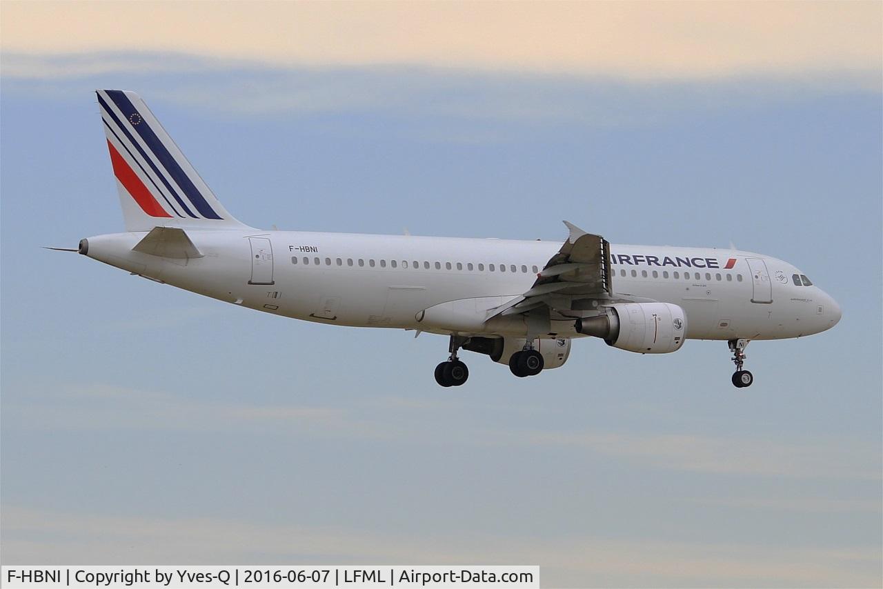 F-HBNI, 2011 Airbus A320-214 C/N 4820, Airbus A320-214, On final rwy 31R, Marseille-Provence Airport (LFML-MRS)