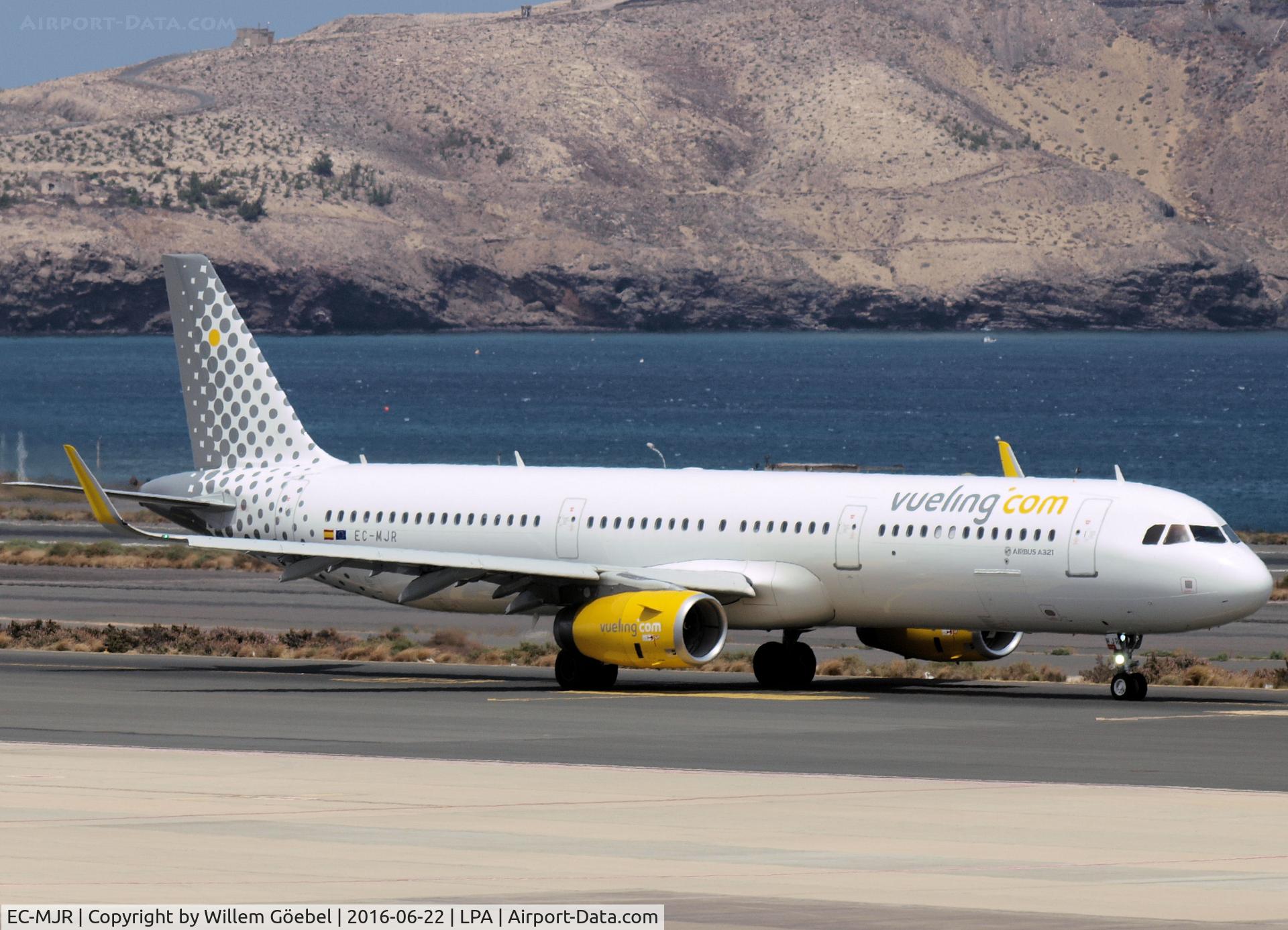 EC-MJR, 2016 Airbus A321-231 C/N 6933, Taxi to the runway of Las Palmas Airport