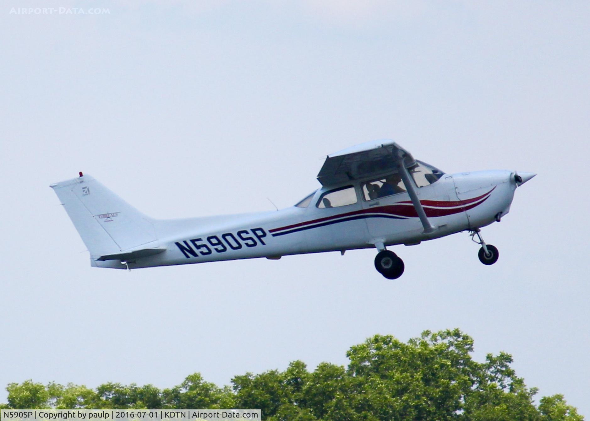 N590SP, 2000 Cessna 172S C/N 172S8520, At Downtown Shreveport.