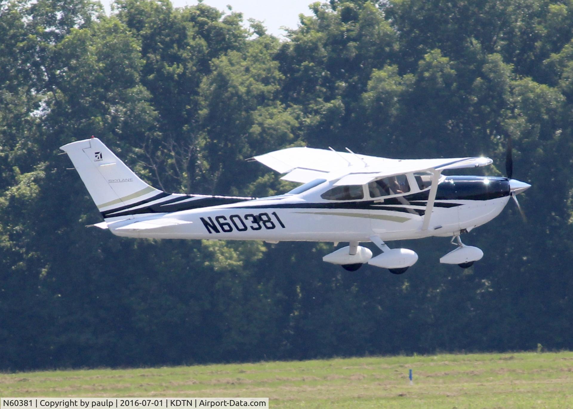 N60381, 2006 Cessna 182T Skylane C/N 18281833, At Downtown Shreveport.