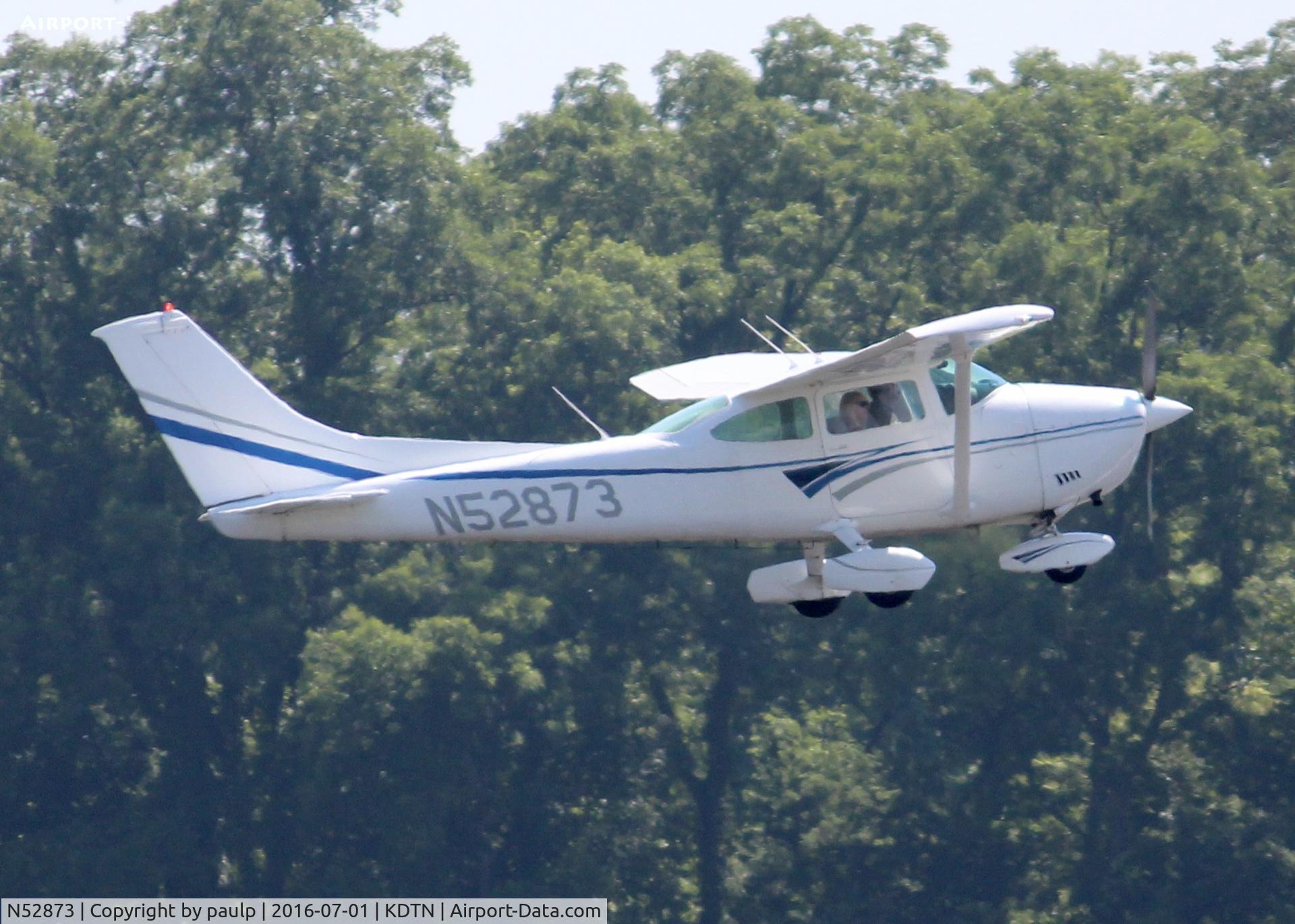 N52873, 1974 Cessna 182P Skylane C/N 18262916, At Downtown Shreveport.