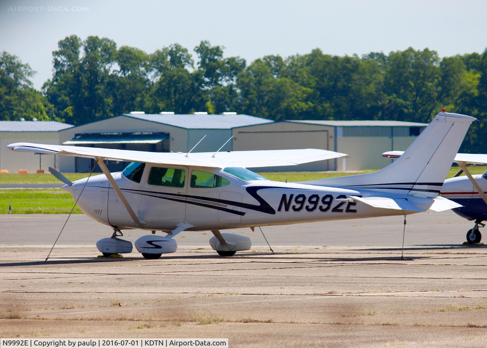 N9992E, 1975 Cessna 182P Skylane C/N 18264052, At Downtown Shreveport.