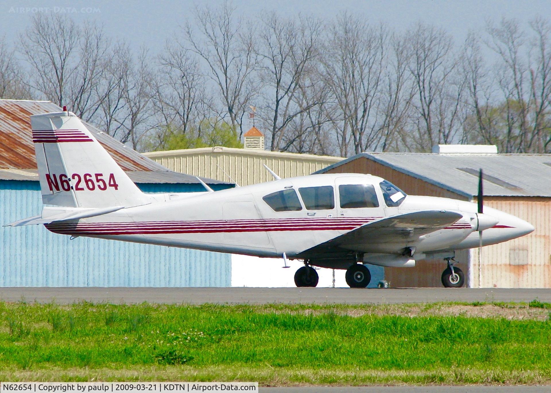N62654, 1976 Piper PA-23-250 C/N 27-7654120, At Downtown Shreveport.