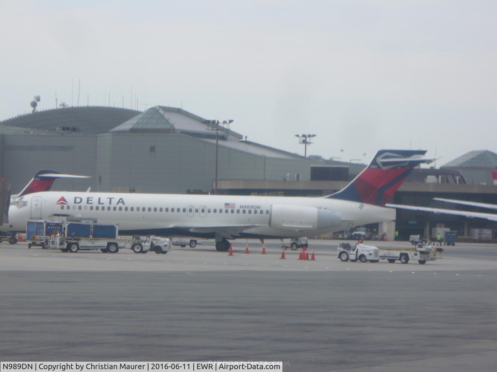 N989DN, 2001 Boeing 717-200 C/N 55067, Boeing 717-200