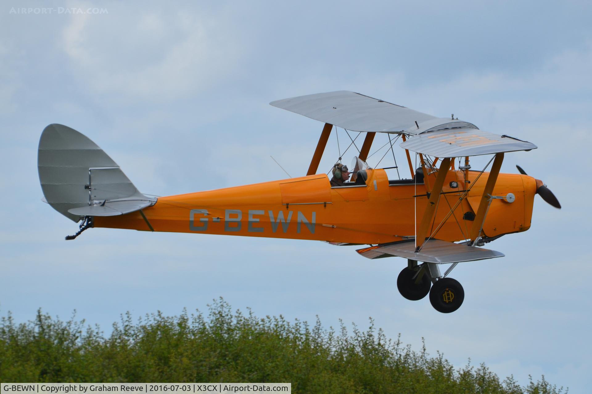 G-BEWN, 1941 De Havilland Australia DH-82A Tiger Moth C/N DHA952, Landing at Northrepps.