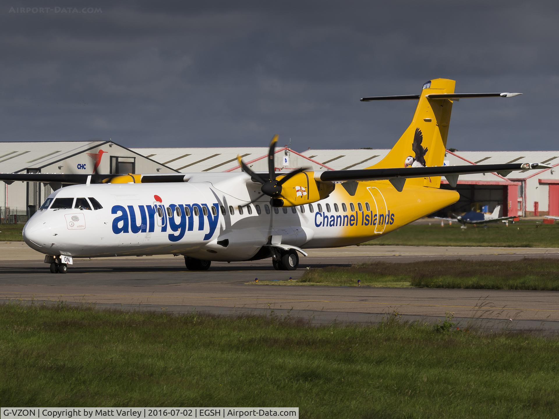 G-VZON, 2009 ATR 72-212A C/N 853, Taxiing to the terminal....