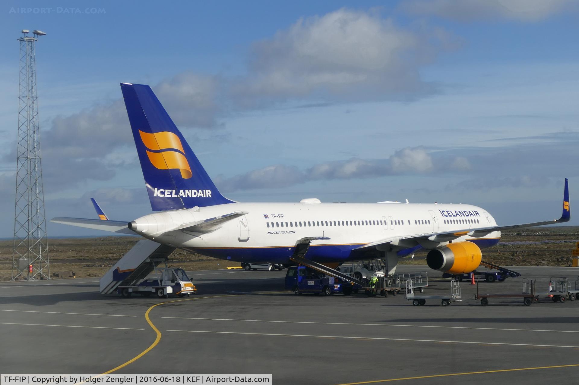 TF-FIP, 2000 Boeing 757-208 C/N 30423, Loading in progress.....