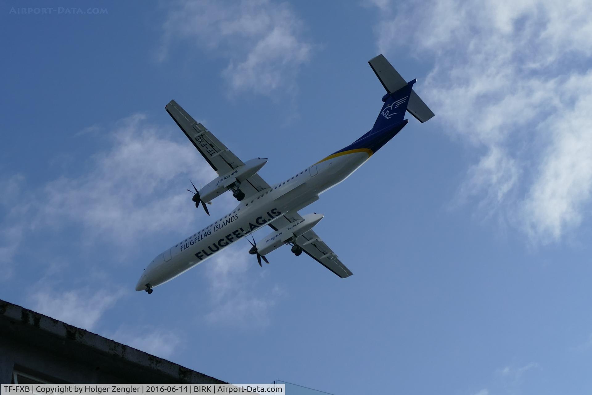 TF-FXB, 2001 De Havilland Canada DHC-8-402Q Dash 8 C/N 4038, Imagine you´re sitting in front of a pub drinking a cool beer for $ 8 and suddenly a roaring becomes louder and louder - that´s Reykjavik...