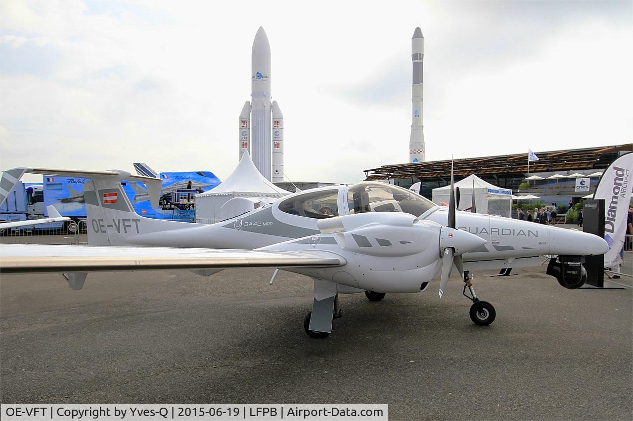 OE-VFT, Diamond DA-42 NG Turbo Twin Star C/N 42.379, Diamond DA-42HK-36TC Twin Star, Static display, Paris-Le Bourget airport (LFPB-LBG) Air show 2015