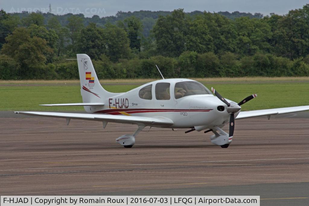 F-HJAD, 2001 Cirrus SR20 C/N 1151, Parked