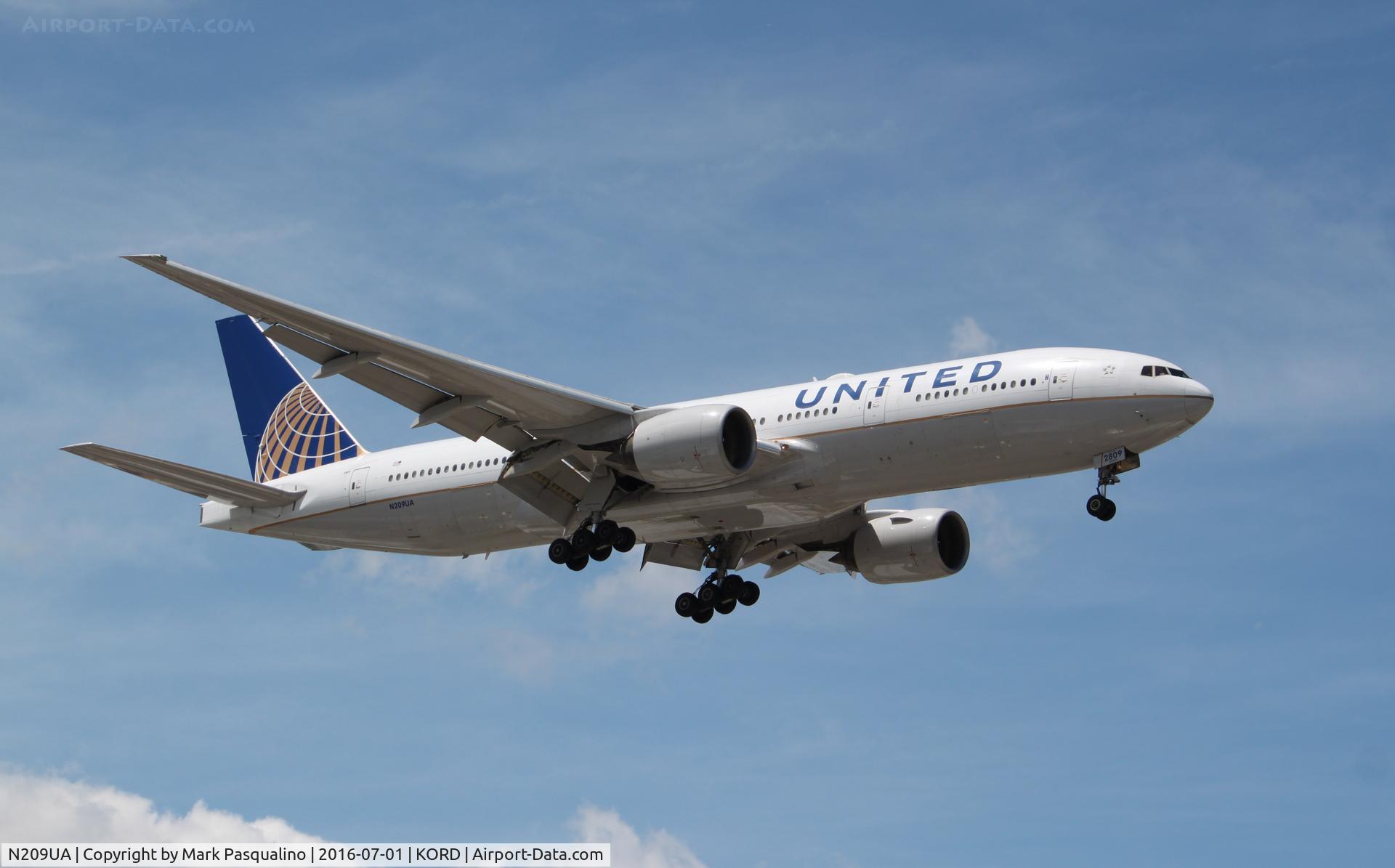 N209UA, 1999 Boeing 777-222 C/N 30215, Boeing 777-200