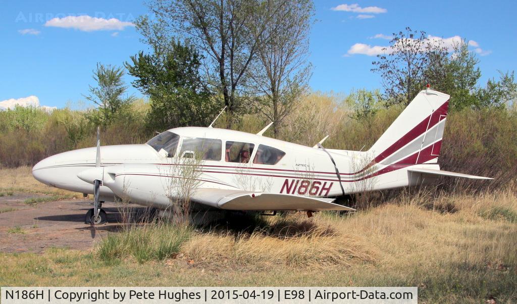 N186H, 1967 Piper PA-23-250 C/N 27-3771, N186H Pa27 Aztec at Mid Valley Airpark, New Mexico