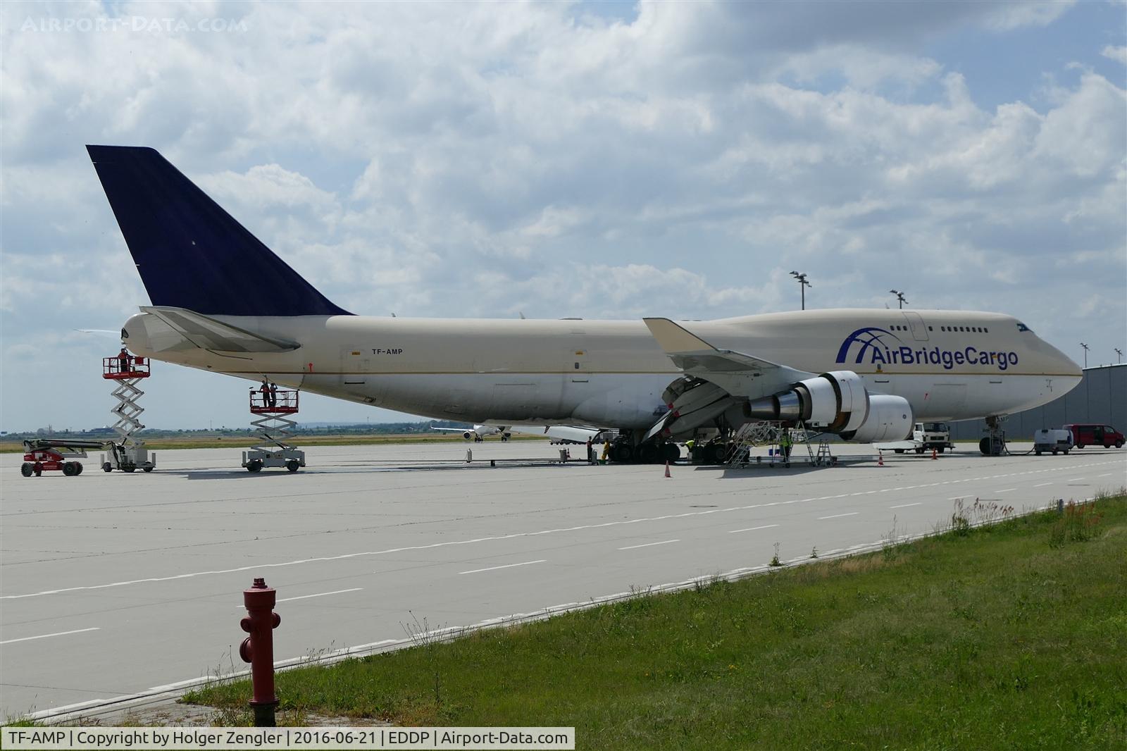 TF-AMP, 1990 Boeing 747-481/BCF C/N 24801, Suddenly a huge aircraft stands where usualy Cessna and Co. are waiting for their owner...