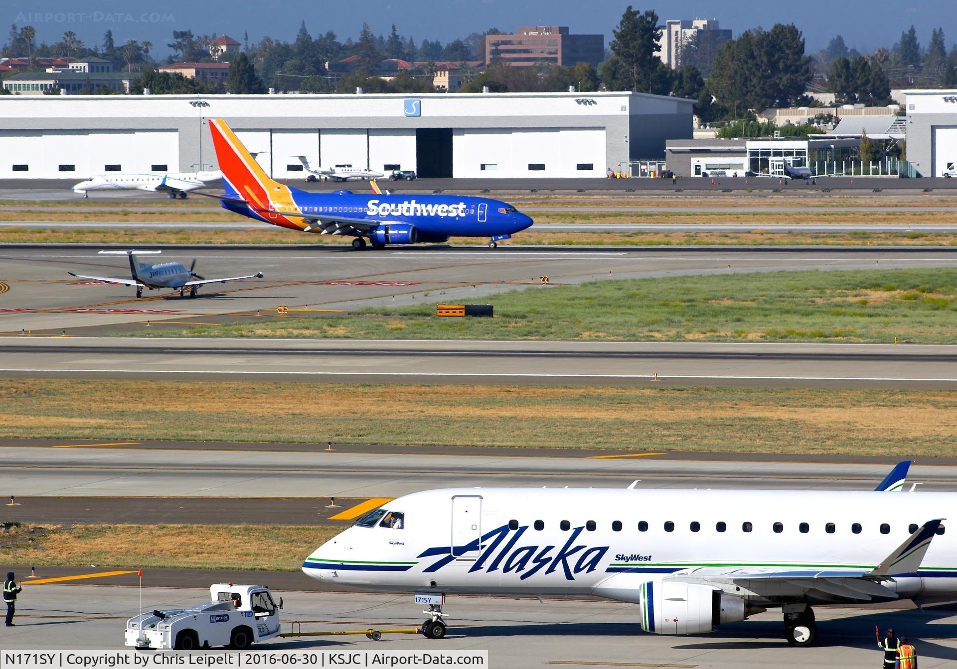 N171SY, 2015 Embraer 175LR (ERJ-170-200LR) C/N 17000485, Alaska with their new 2015 Embraer 170-200 at San Jose International Airport, CA. Pushing back on Z for departure.