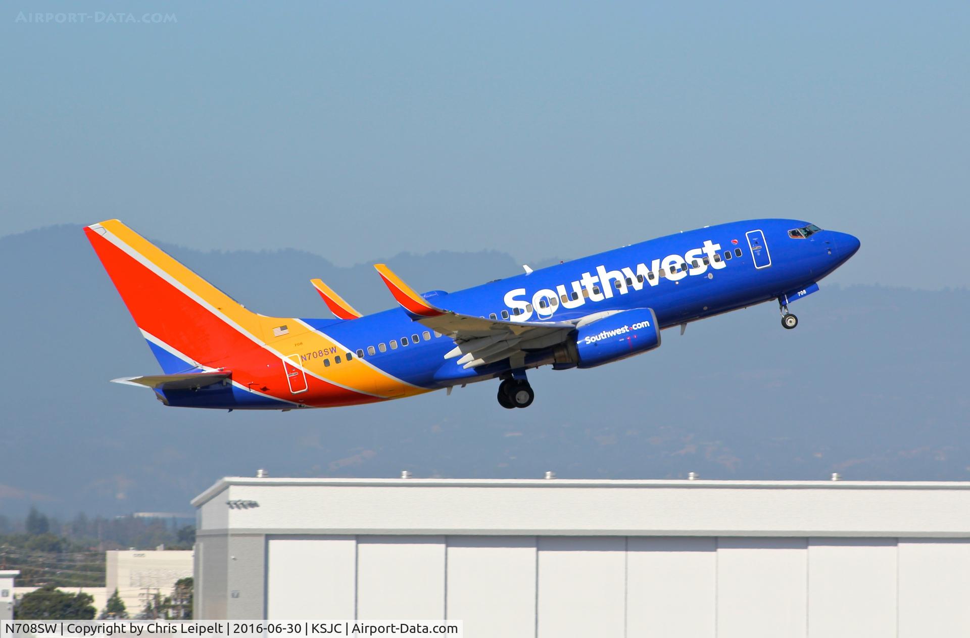 N708SW, 1998 Boeing 737-7H4 C/N 27842, Southwest departing in their 1998 Boeing 737-700 at San Jose International Airport, CA.