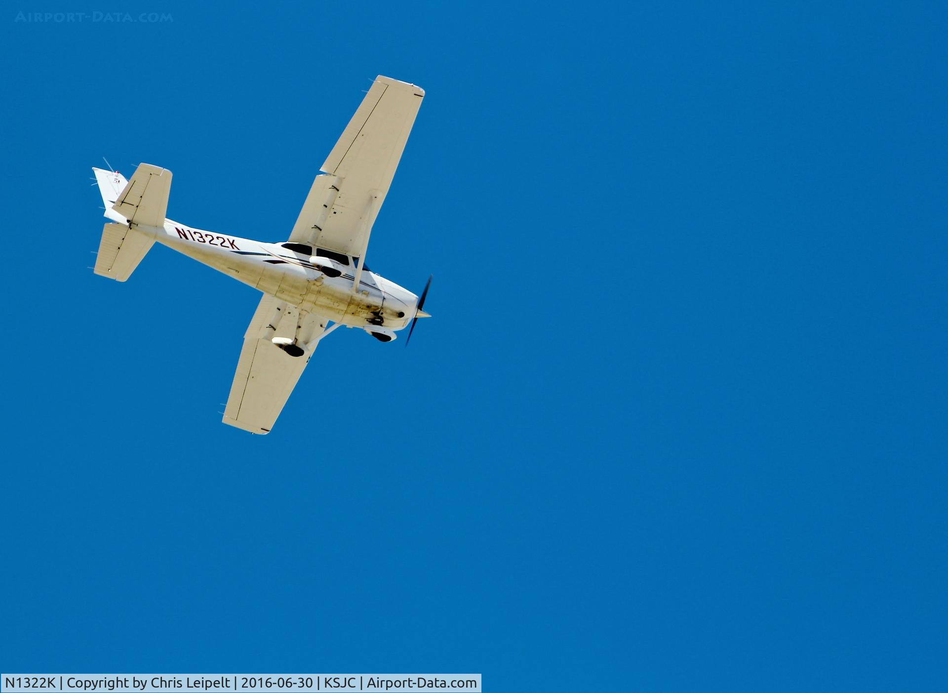 N1322K, 2006 Cessna 172S C/N 172S10345, Palo Alto-based 2006 Cessna 172S doing some pattern work at San Jose International Airport, CA.