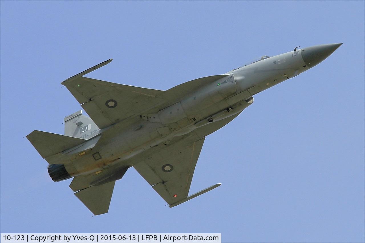 10-123, PAC JF-17 Thunder C/N FC10123, Pakistan Air Force JF-17 Thunder, On display, Paris-Le Bourget (LFPB-LBG) Air show 2015