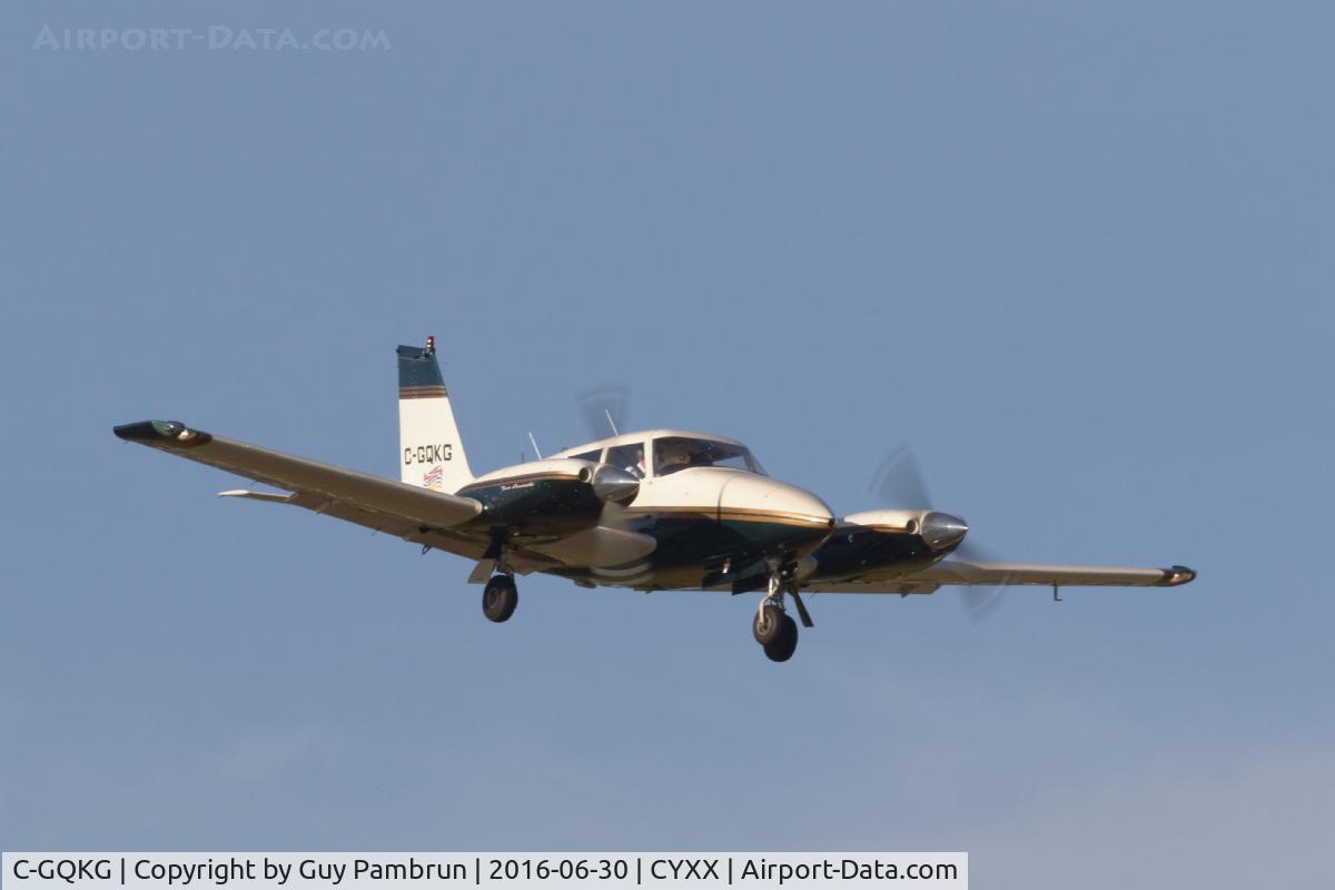C-GQKG, 1966 Piper PA-30 Twin Comanche Twin Comanche C/N 30-931, Landing