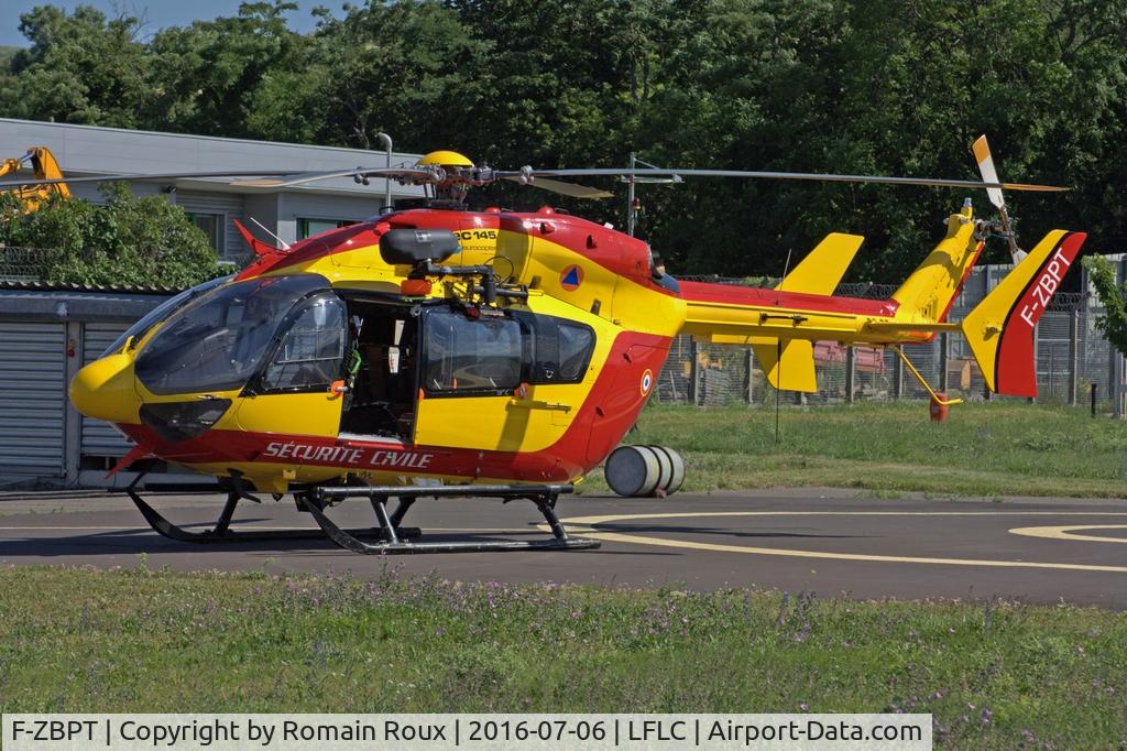 F-ZBPT, 2004 Eurocopter-Kawasaki EC-145 (BK-117C-2) C/N 9043, Parked