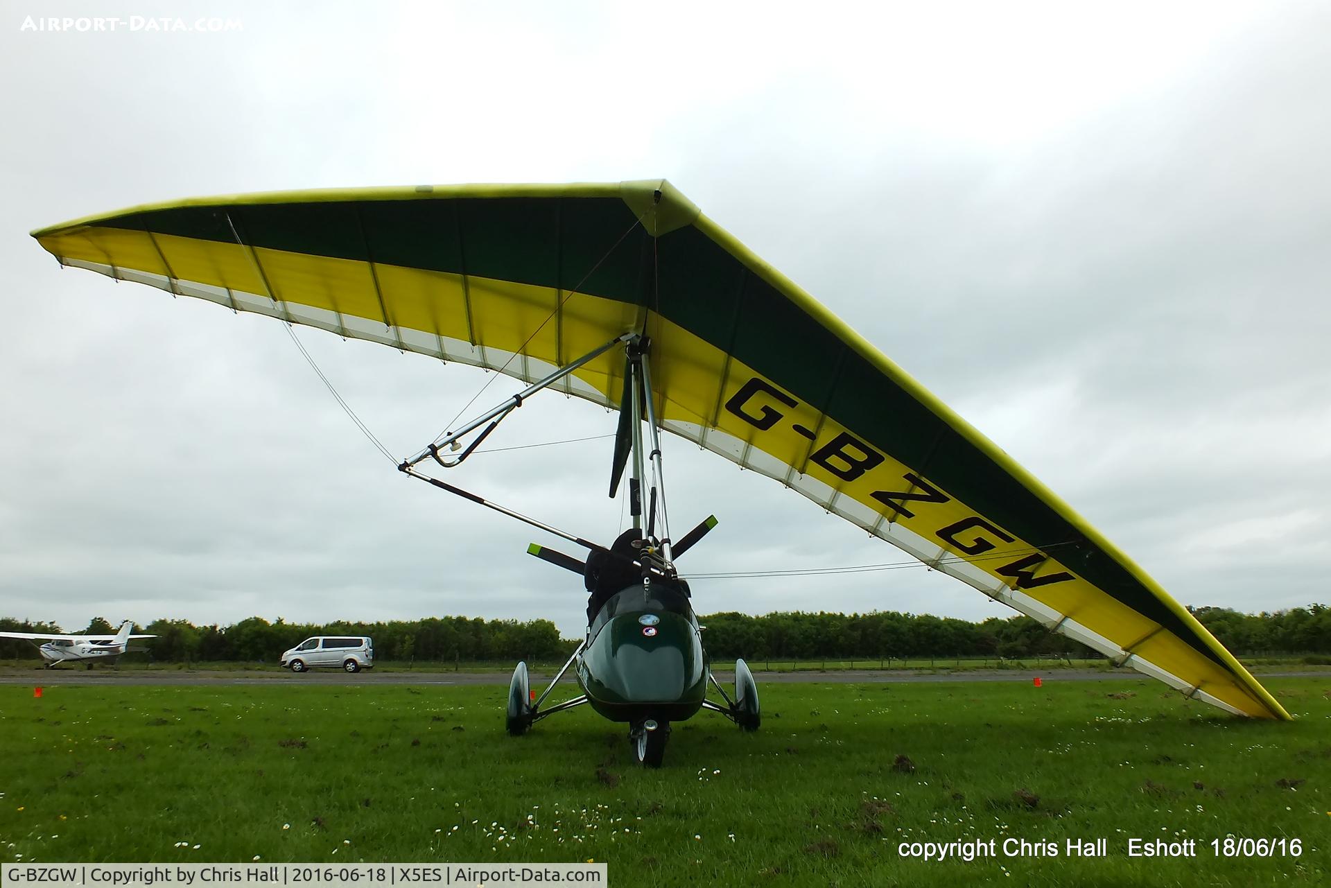 G-BZGW, 2000 Mainair Blade C/N 1246-0400-7-W1039, at the Great North Fly in. Eshott