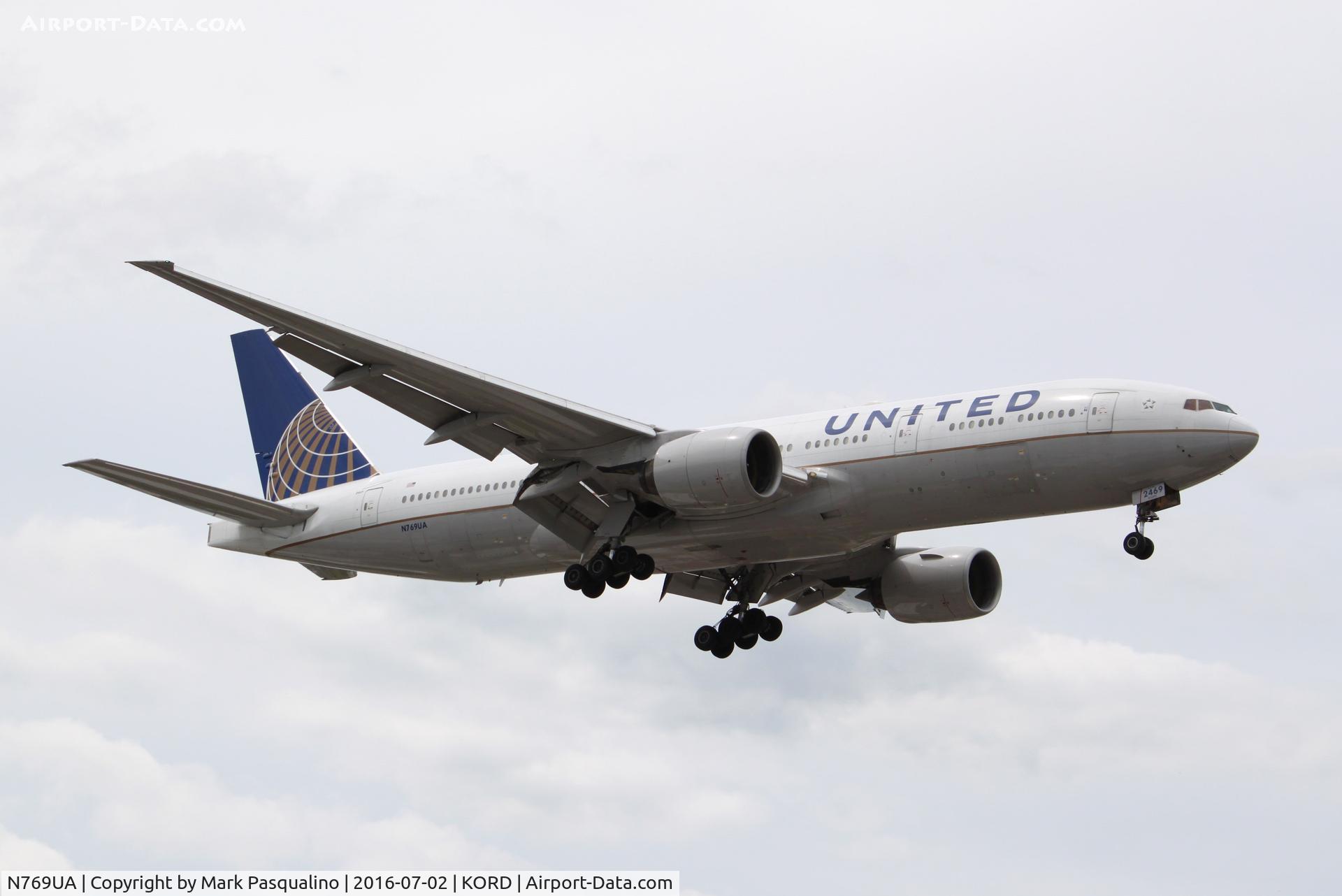 N769UA, 1995 Boeing 777-222 C/N 26921, Boeing 777-200