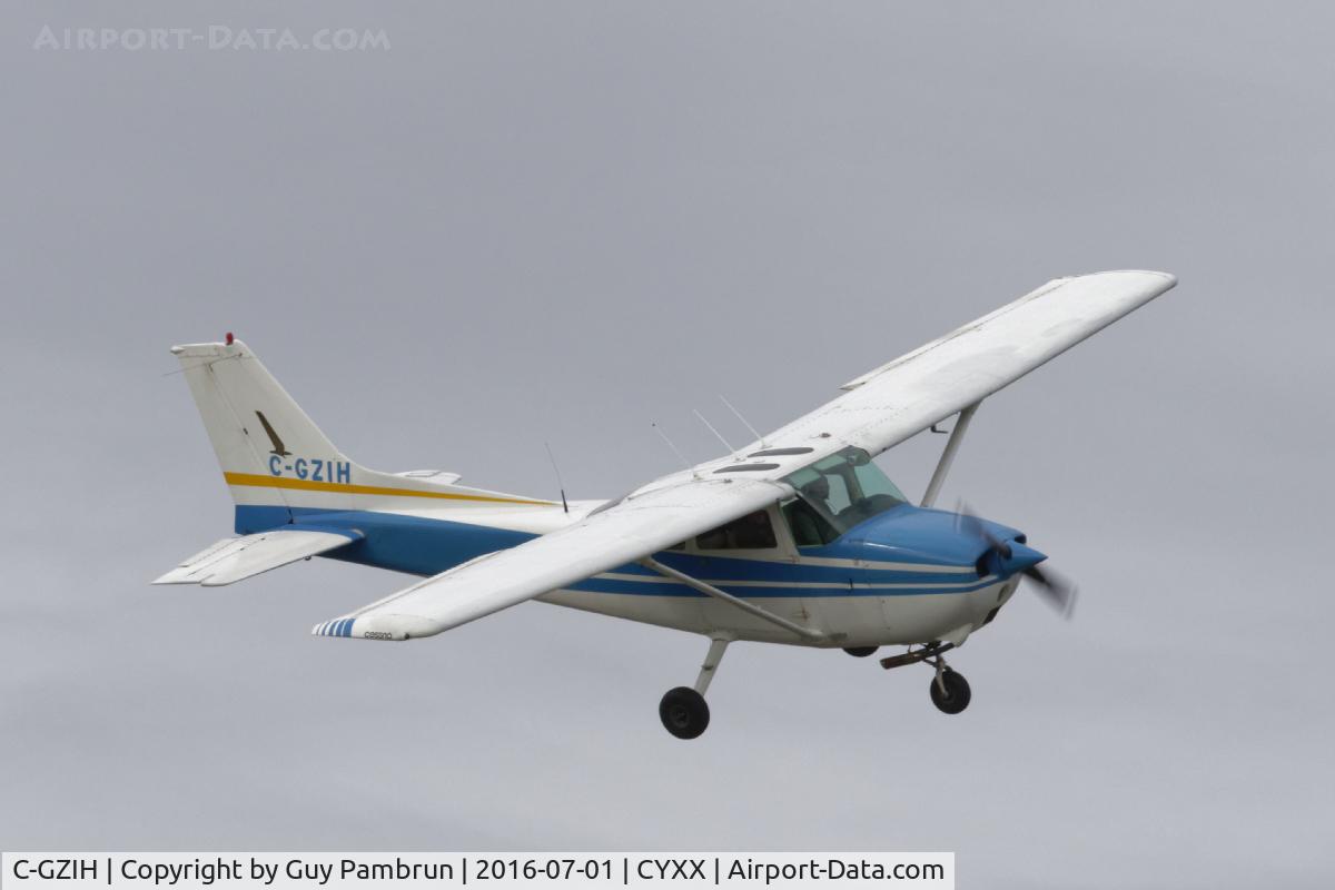C-GZIH, 1975 Cessna 172M C/N 17266050, Landing