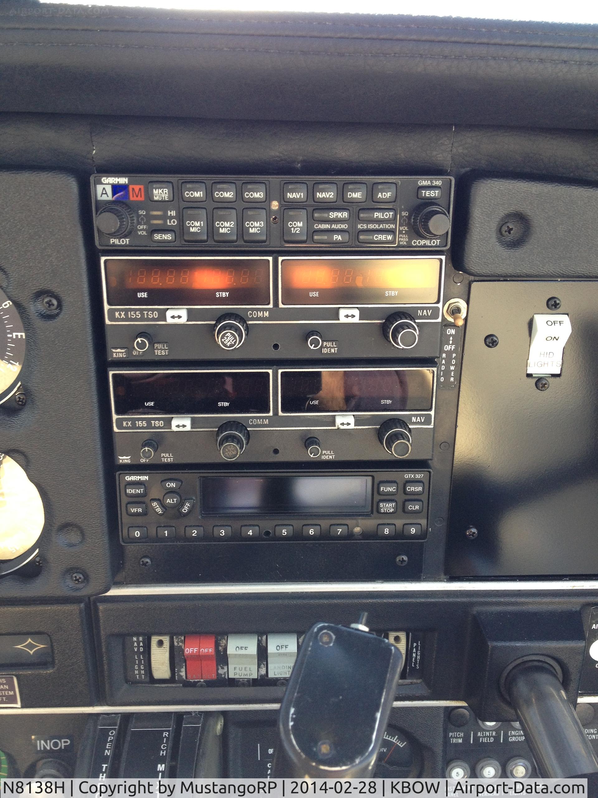 N8138H, 1979 Piper PA-28-181 C/N 28-8090178, Radio stack