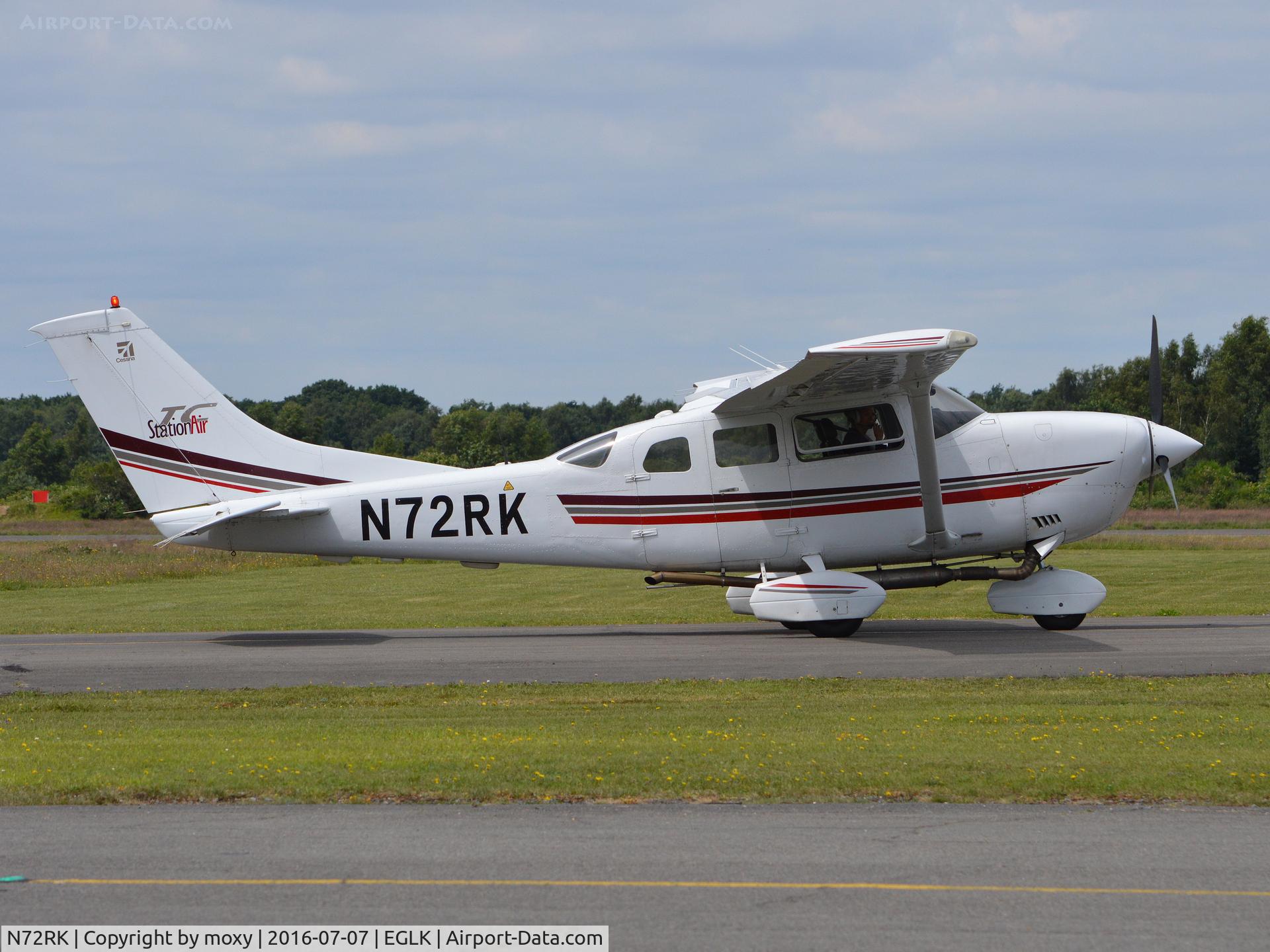 N72RK, 2001 Cessna T206H Turbo Stationair Turbo Stationair C/N T20608315, Cessna T206H Turbo Stationair at Blackbushe.