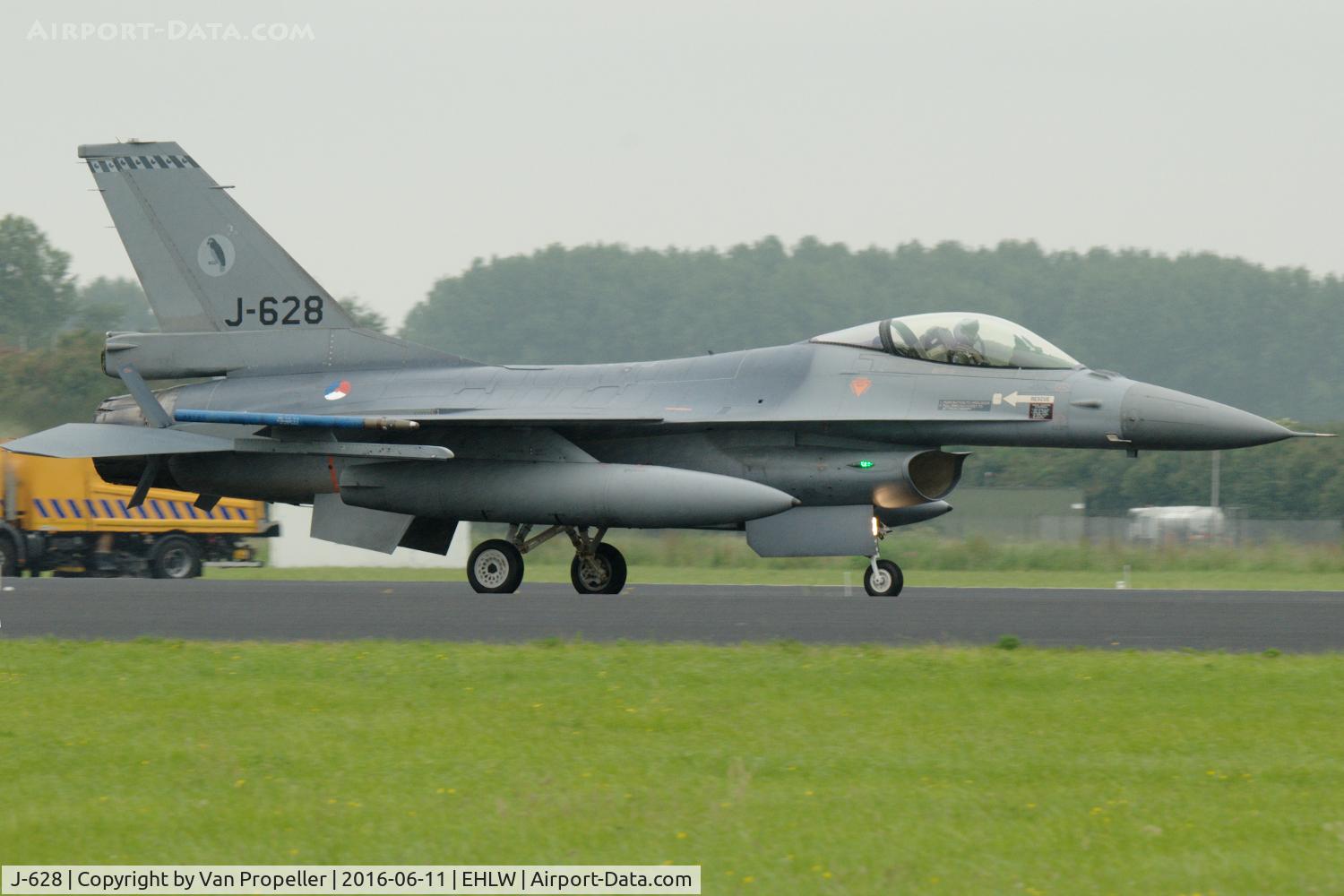 J-628, Fokker F-16A Fighting Falcon C/N 6D-60, F-16AM Fighting Falcon of the Royal Netherlands Air Force at Leeuwarden Air Base, open days 2016. 322 squadron.