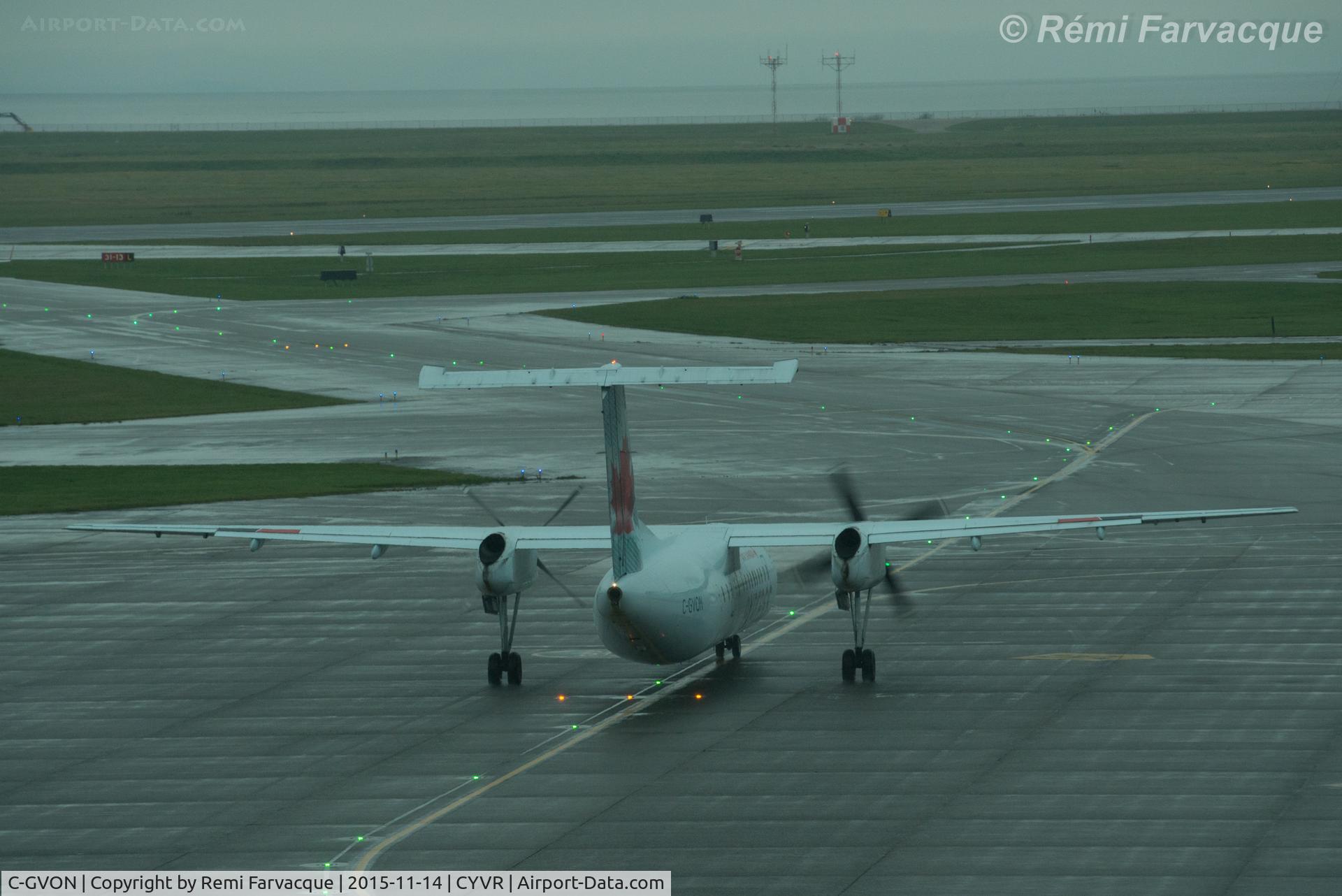 C-GVON, 1989 De Havilland Canada DHC-8-301 Dash 8 C/N 149, Taxiing to south runway for take-off