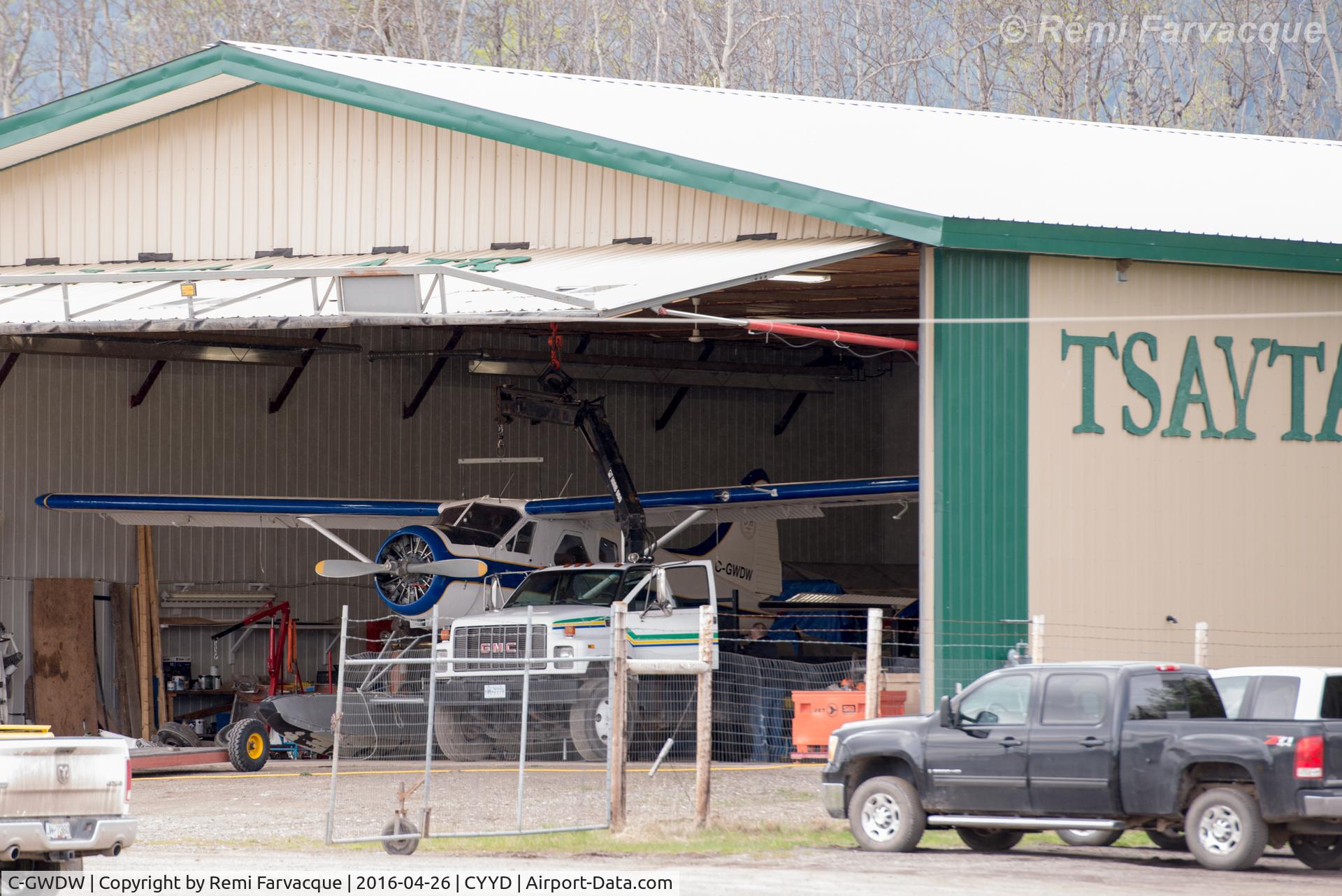 C-GWDW, 1953 De Havilland Canada U-6A Beaver C/N 306/1118, Maintenance in Tsayta Air hangar.