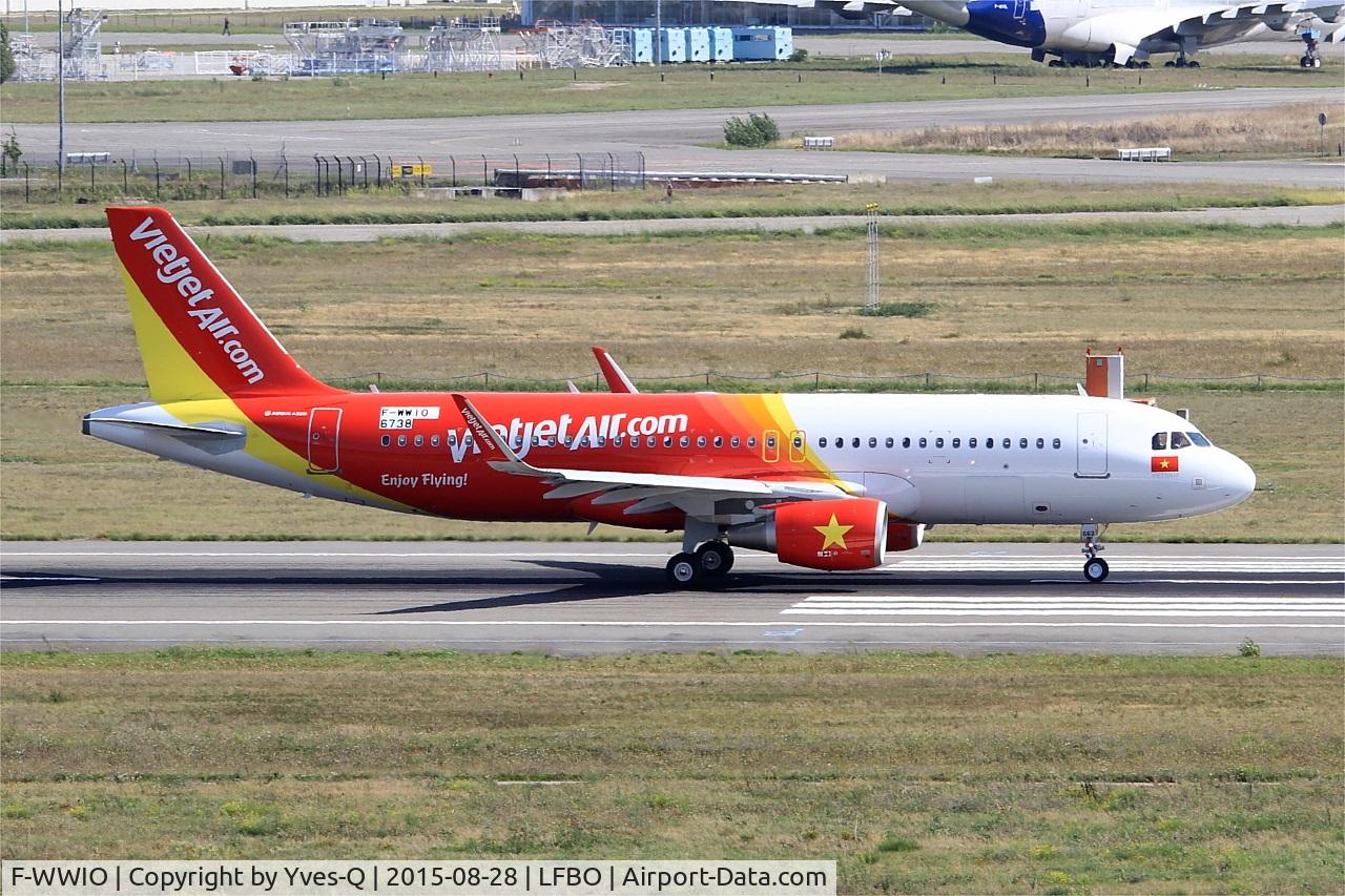 F-WWIO, 2015 Airbus A320-214 C/N 6738, Airbus A320-214, Take off run rwy 14R, Toulouse-Blagnac airport (LFBO-TLS)