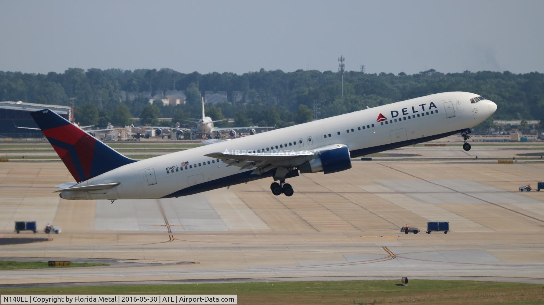 N140LL, 1993 Boeing 767-332 C/N 25988, Delta