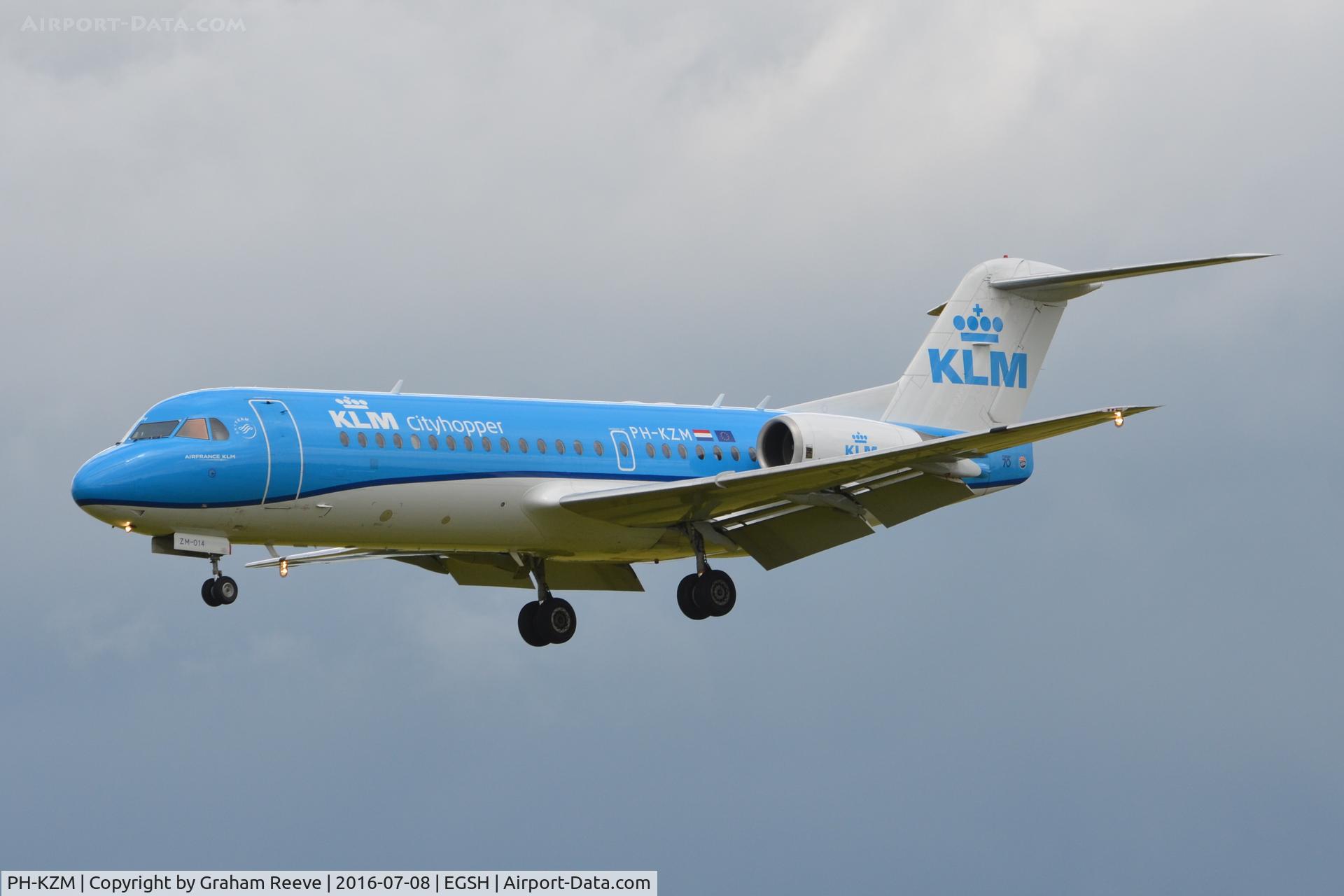 PH-KZM, 1995 Fokker 70 (F-28-0070) C/N 11561, Landing at Norwich.